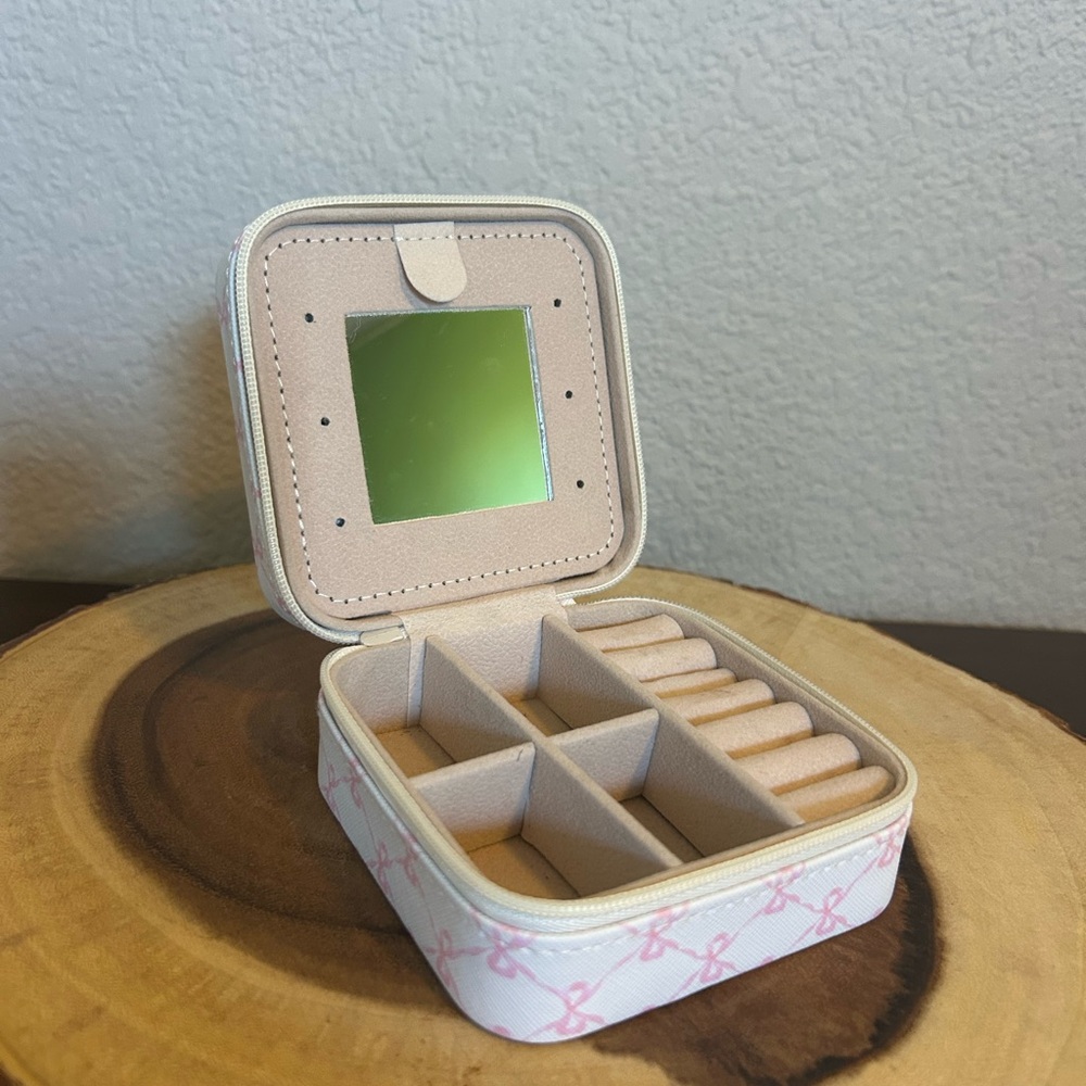 Altar'd State Pink Bow Accessory Case - Picture 4 of 5